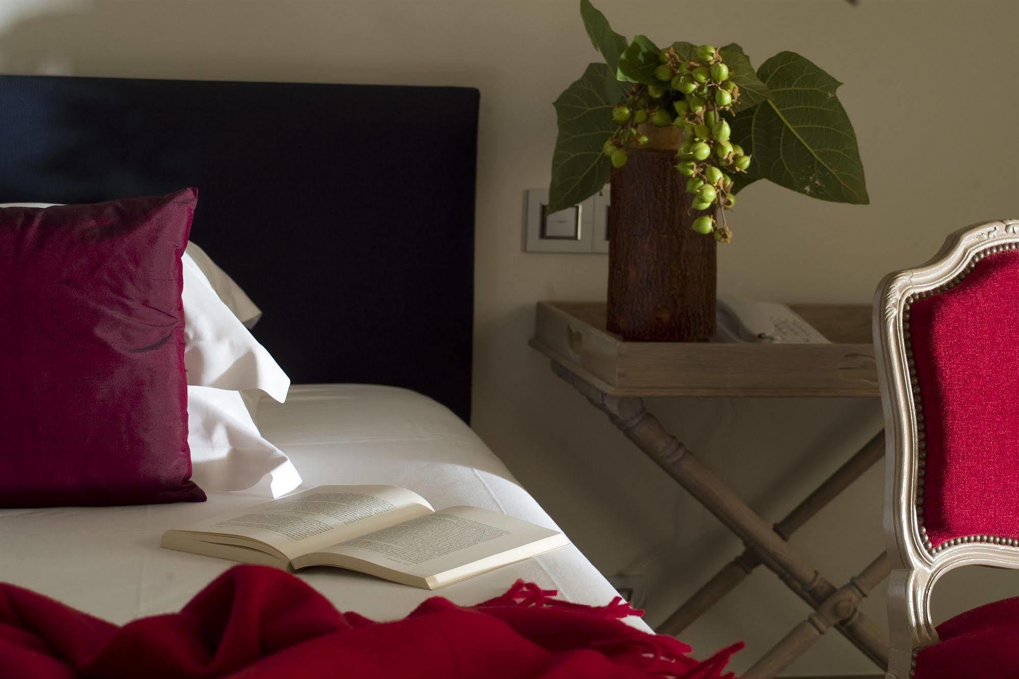Hotel Le Prieure Villeneuve-lès-Avignon Esterno foto