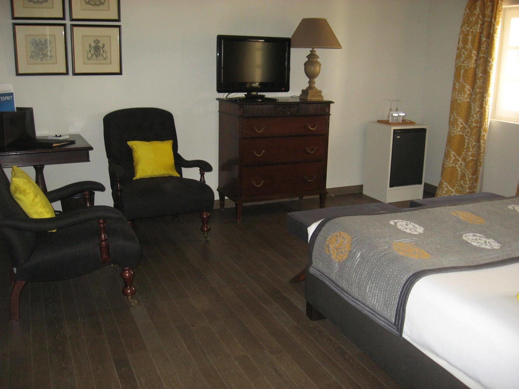 Hotel Le Prieure Villeneuve-lès-Avignon Esterno foto